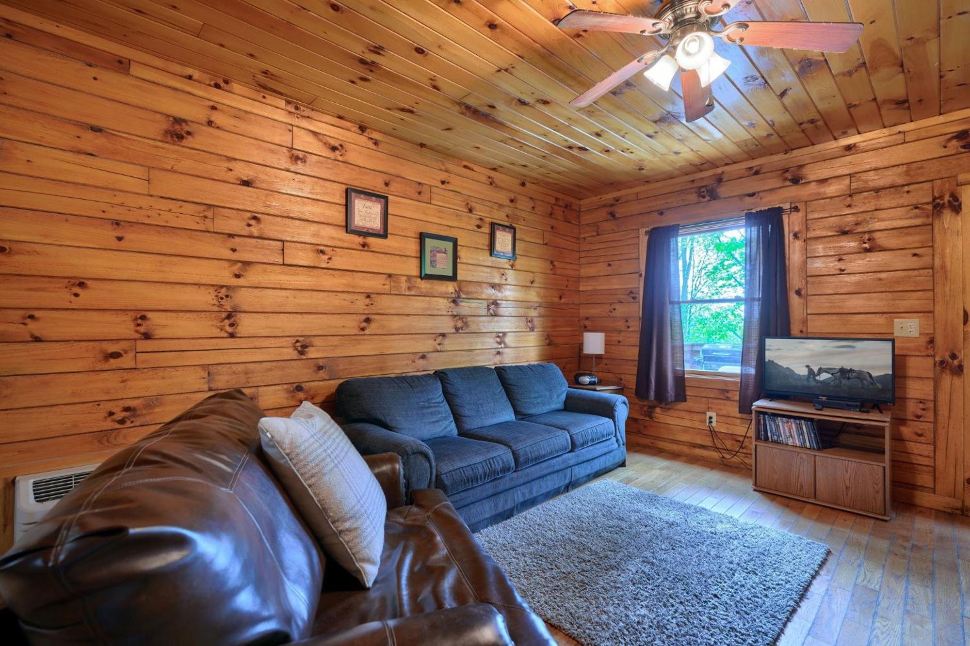 Blue Rose Cabins - Pine Ridge Cabin Logan Kültér fotó