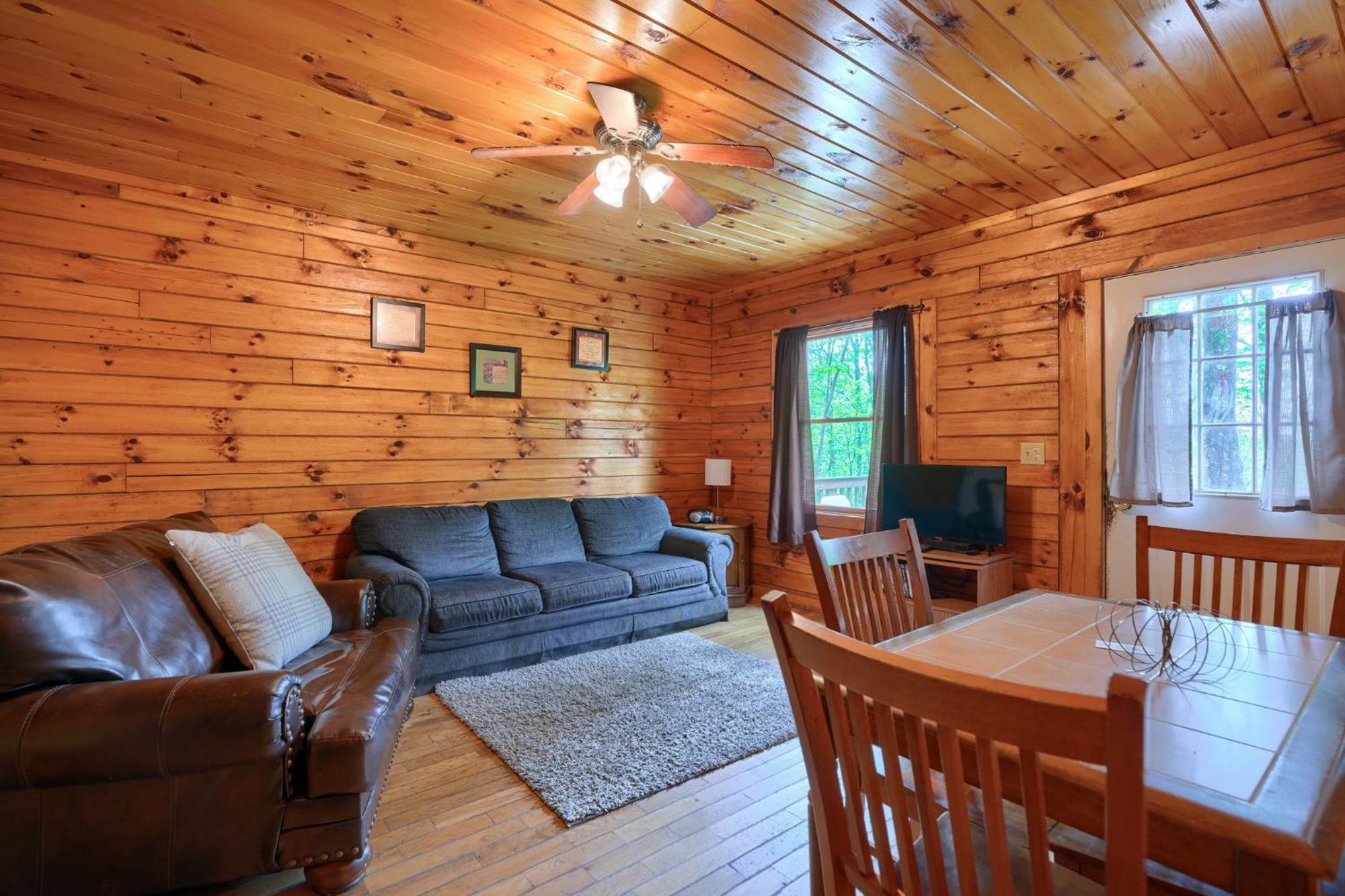 Blue Rose Cabins - Pine Ridge Cabin Logan Kültér fotó